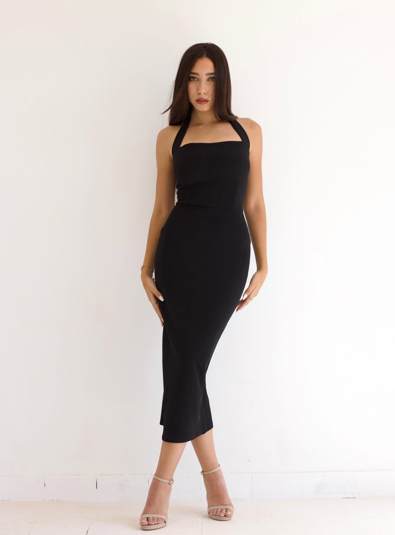 Black Marilyn Dress – bodycon sculpting short dress with hourglass silhouette
