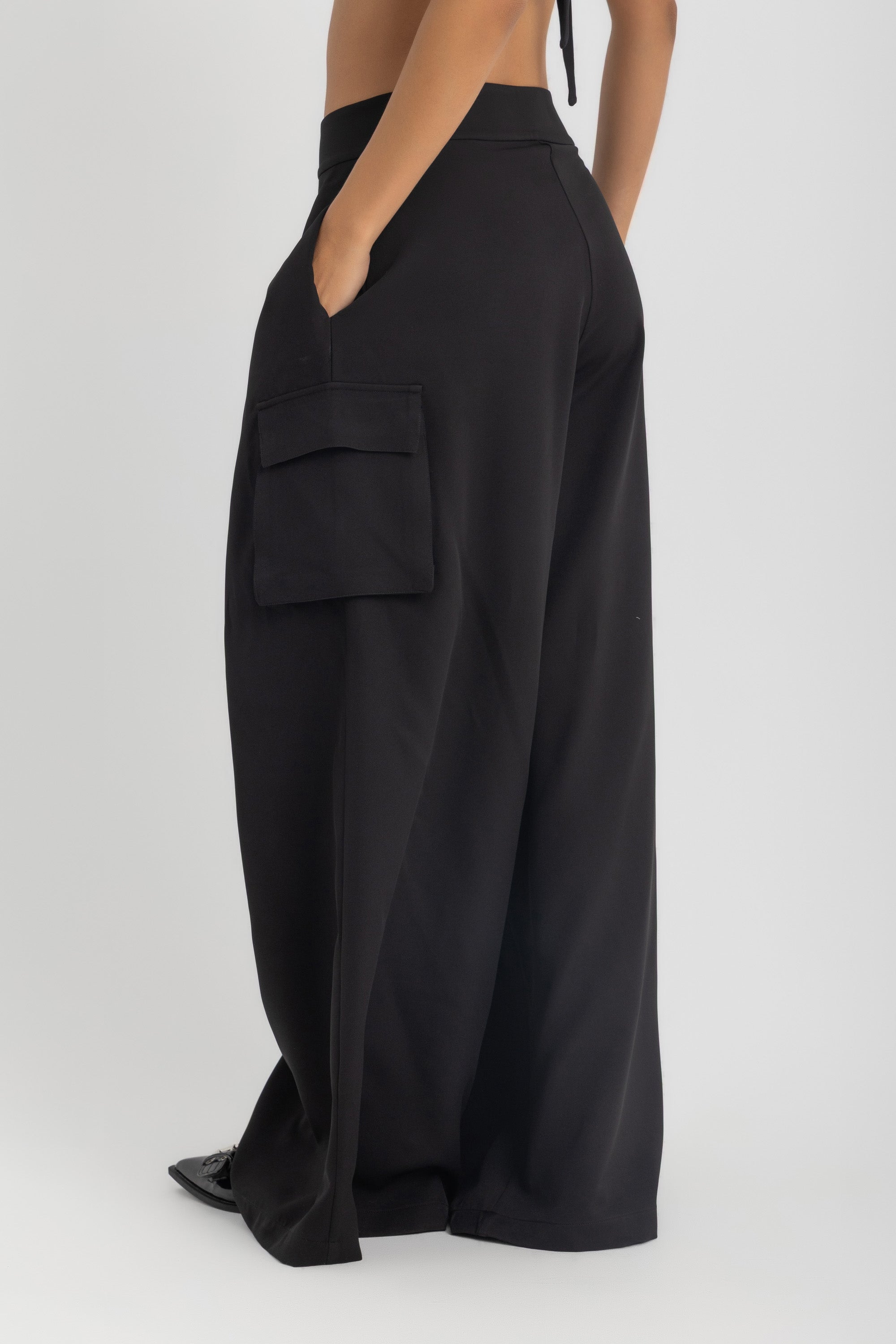 The Classic Cargo Pants – Black