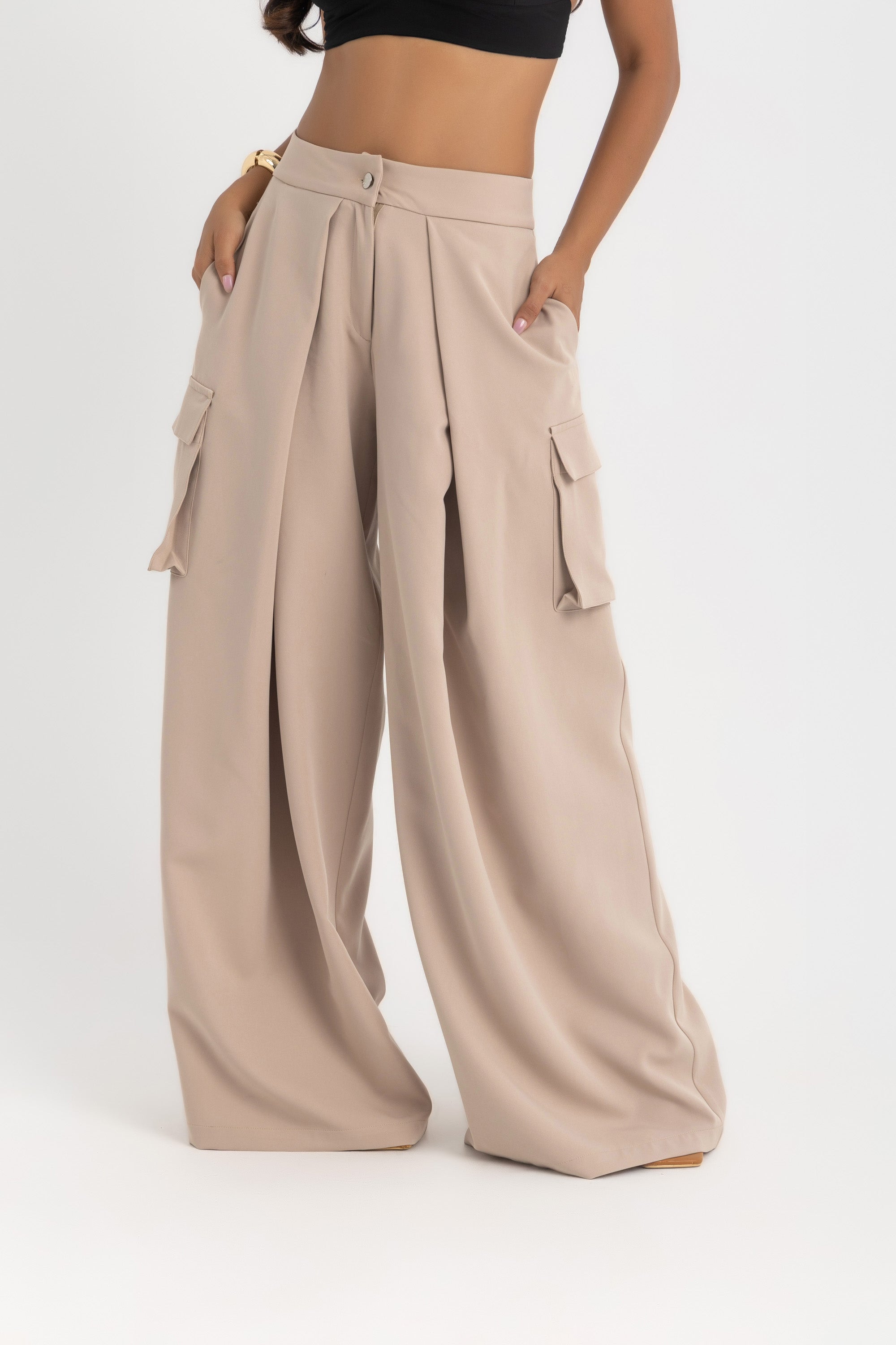 The Classic Cargo Pants – Beige