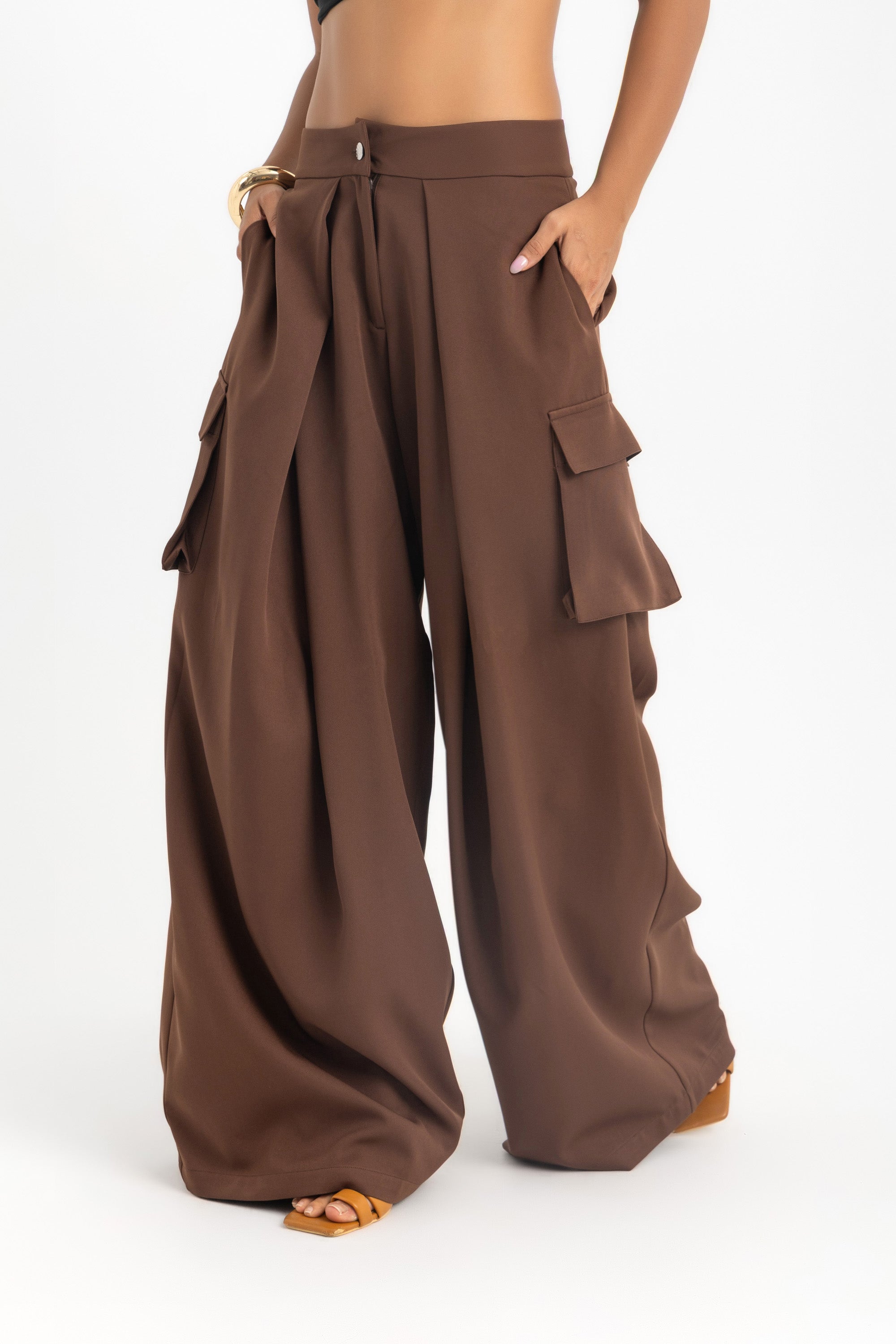 The Classic Cargo Pants – Brown